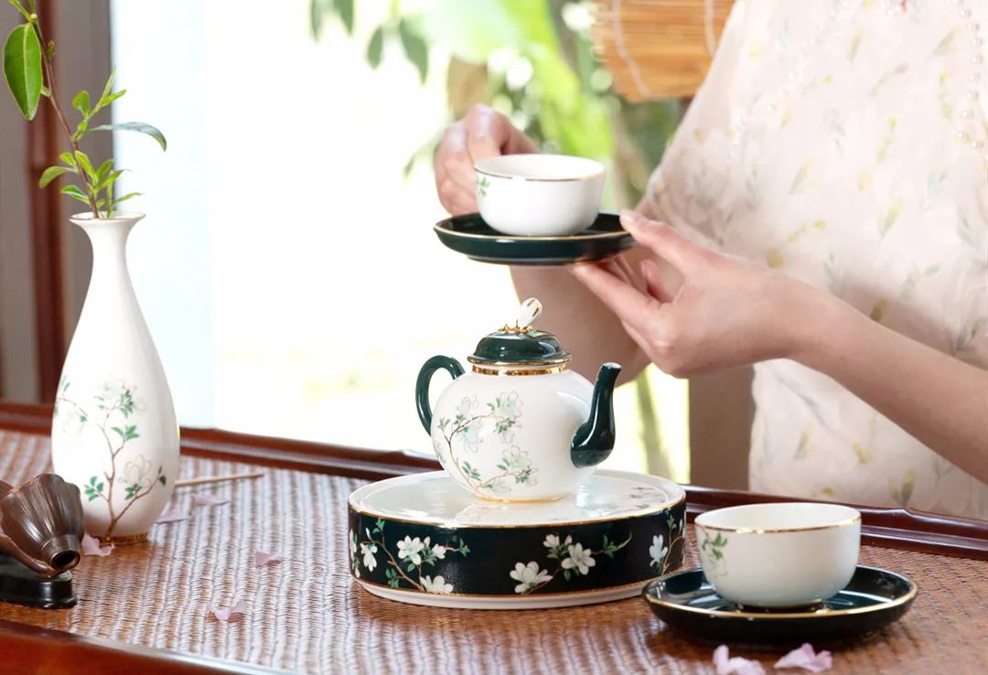 大暑丨何以消烦暑,浅斟一盏茶