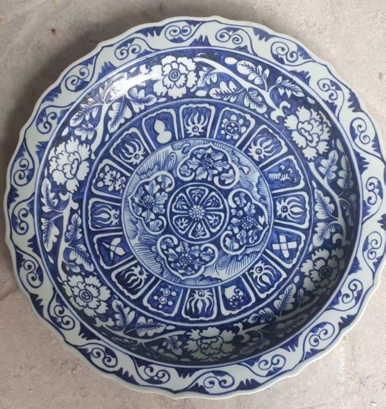 元代荷口式花卉盘