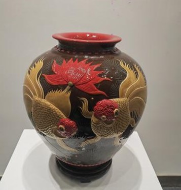 “鸿运当头”均陶堆花瓶