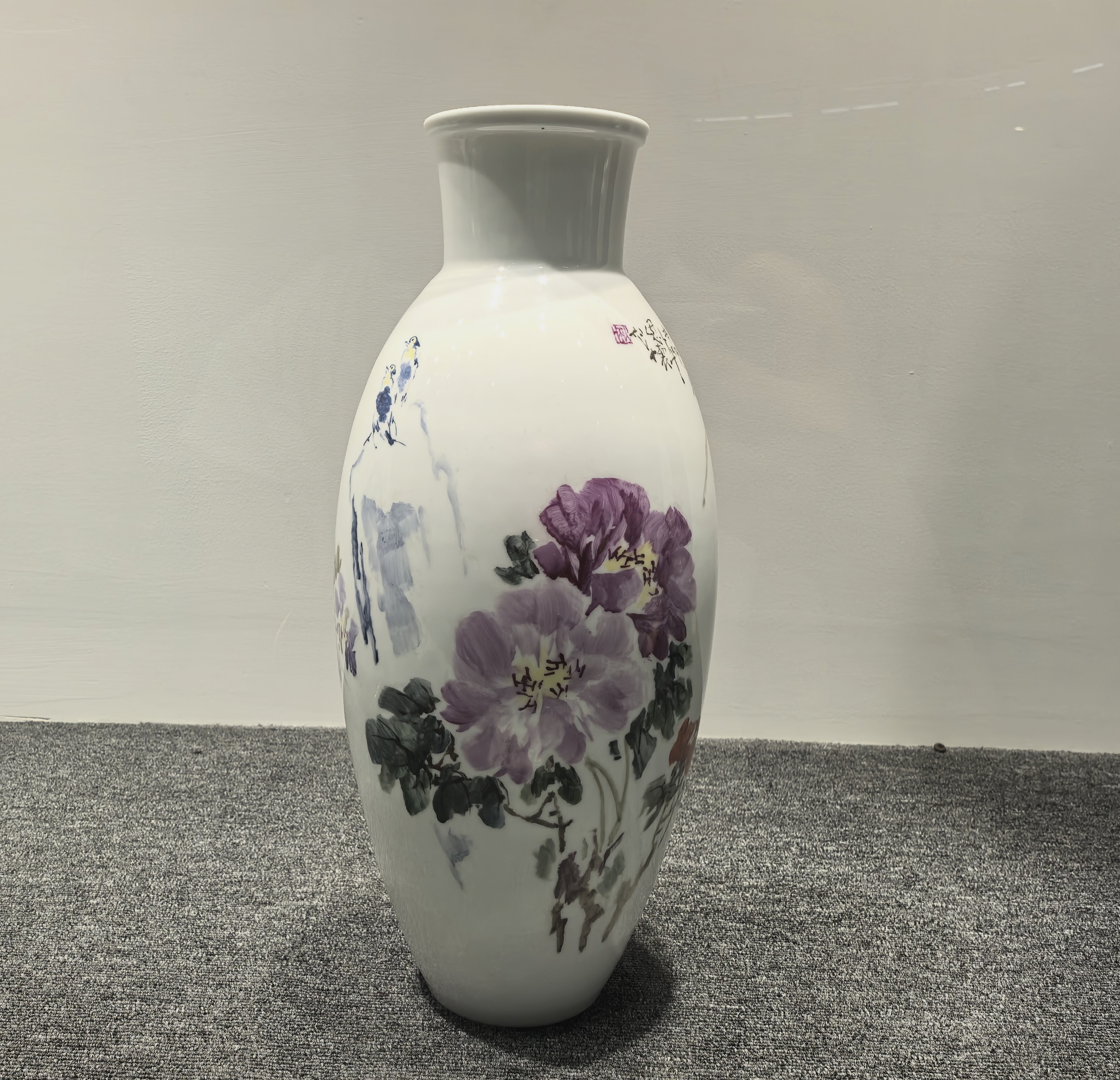 王恩怀粉彩《春晓》瓷瓶