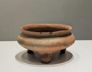 红陶三足鼎