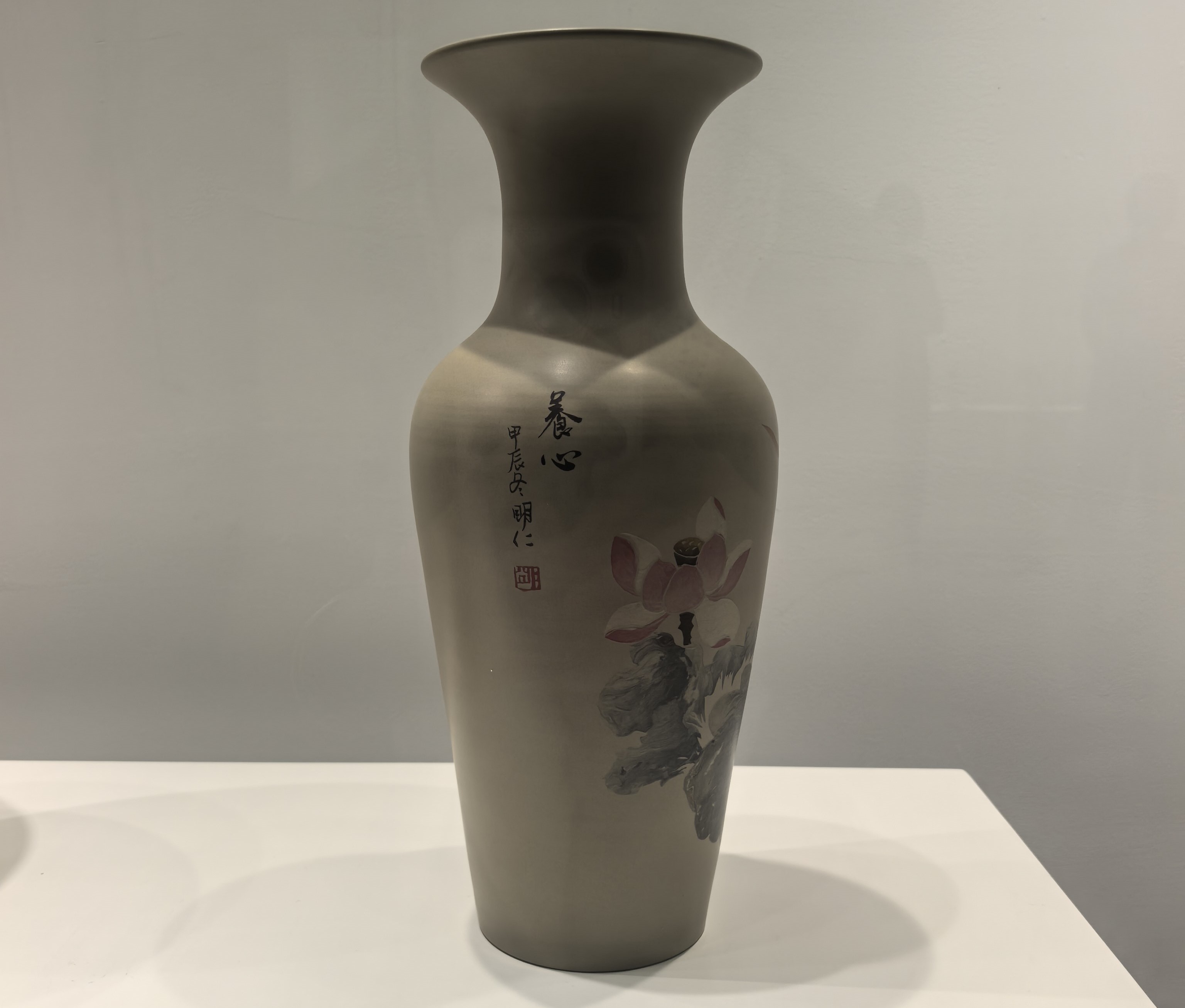 云南建水紫陶《养心》花瓶